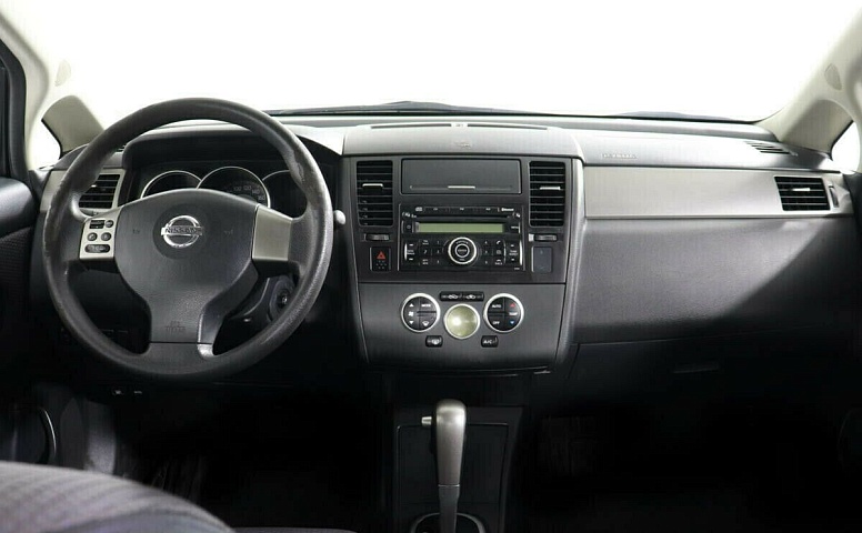 Nissan tiida