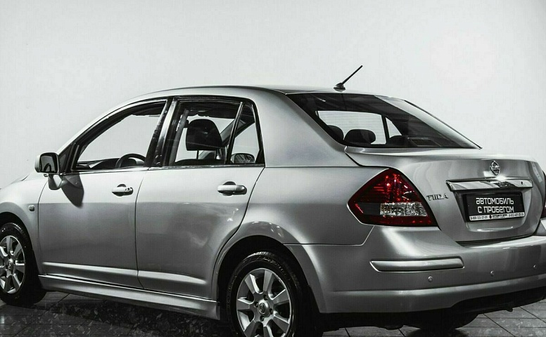 Nissan tiida