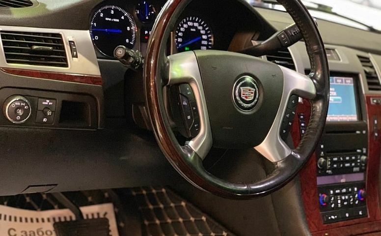 Cadillac Escalade III