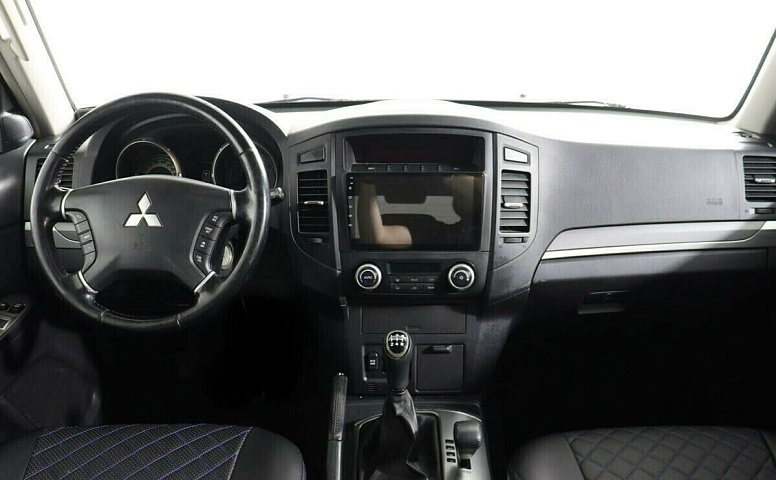 Mitsubishi Pajero IV