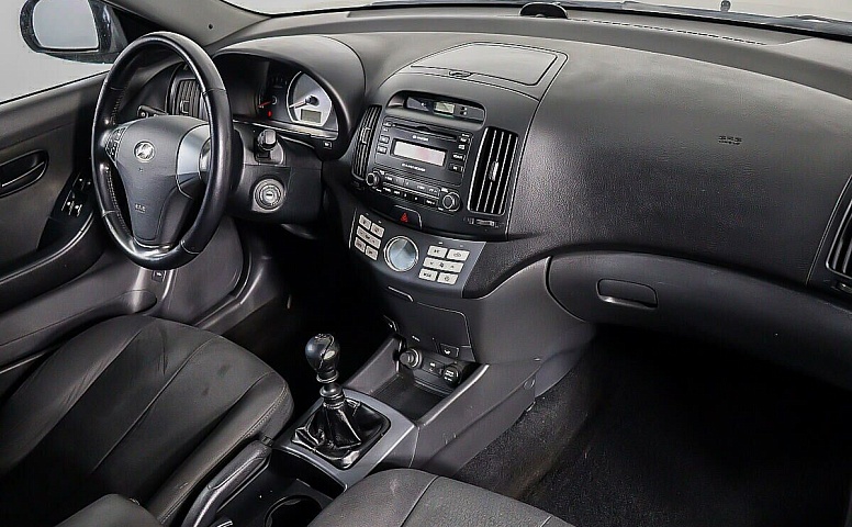 Hyundai Elantra 1.6 МКПП