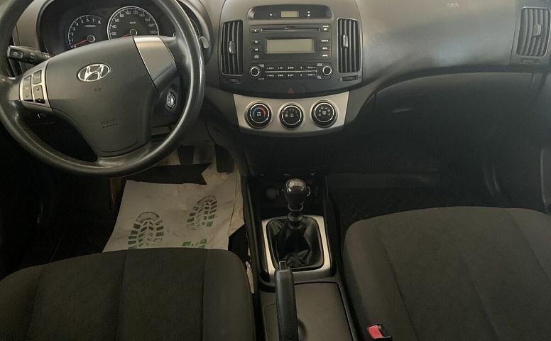 Hyundai ELANTRA 1.6 MT (122 л.с.)