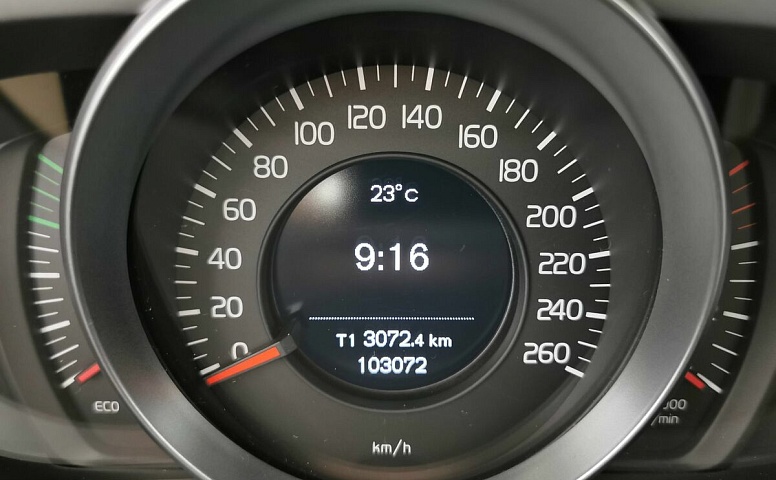 Volvo V40 1.6 D2 Powershift (114 л.с.) Белый