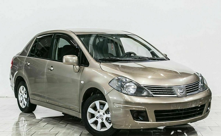 Nissan tiida
