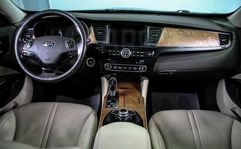 Kia Quoris, 1 поколение