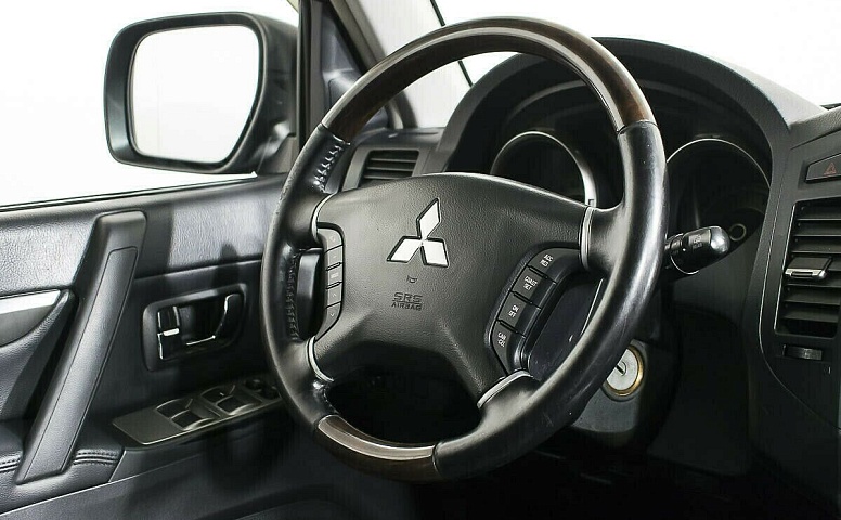 Mitsubishi Pajero IV