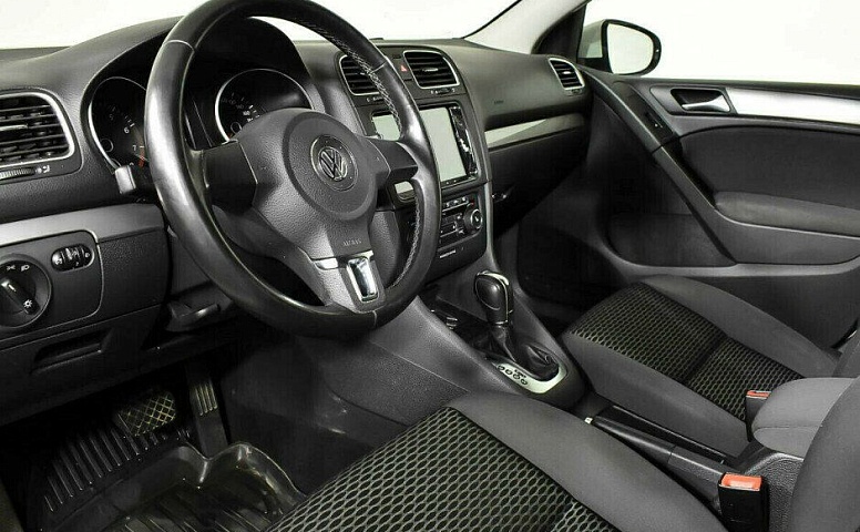 Volkswagen Golf 1.2 Робот