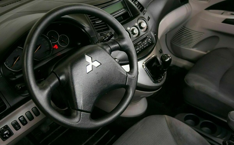 Mitsubishi grandis