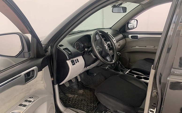 Mitsubishi PAJERO_SPORT 2.5d MT (178 л.с.) 4WD