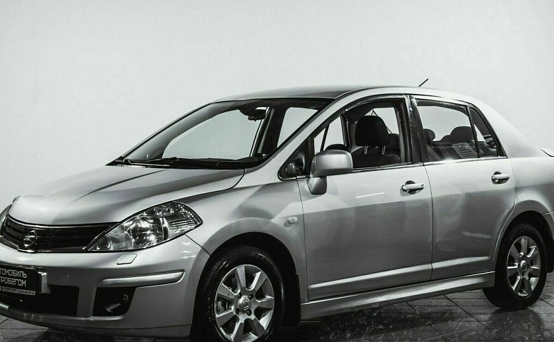 Nissan tiida
