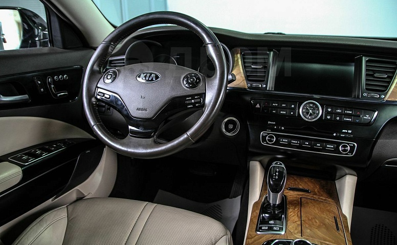 Kia Quoris, 1 поколение