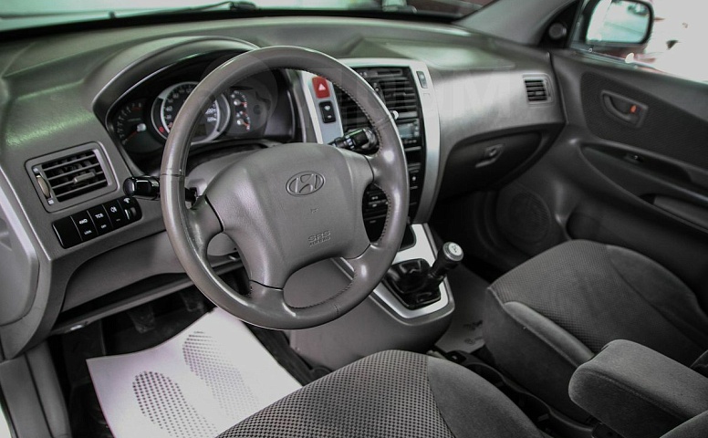 Hyundai Tucson, 1 поколение