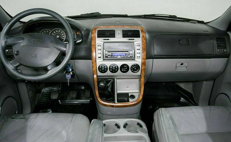 Kia carnival