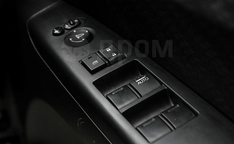 Honda N-BOX, 1 поколение