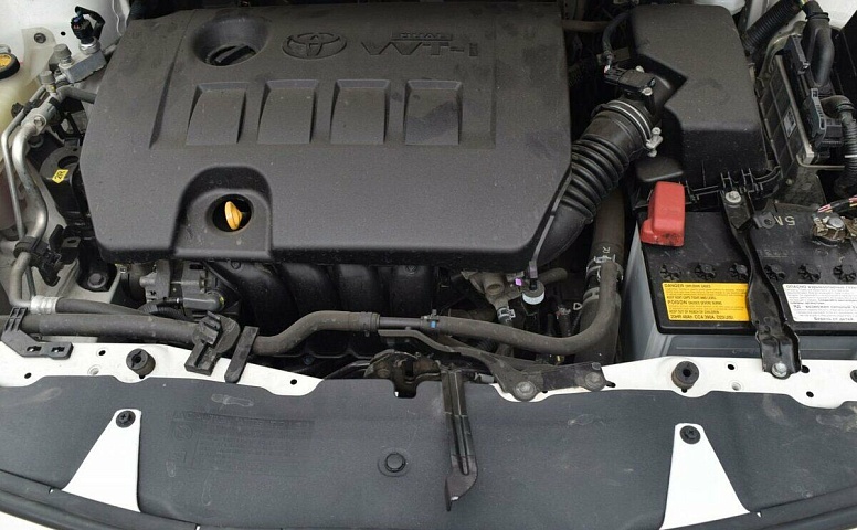 Toyota auris i рестайлинг