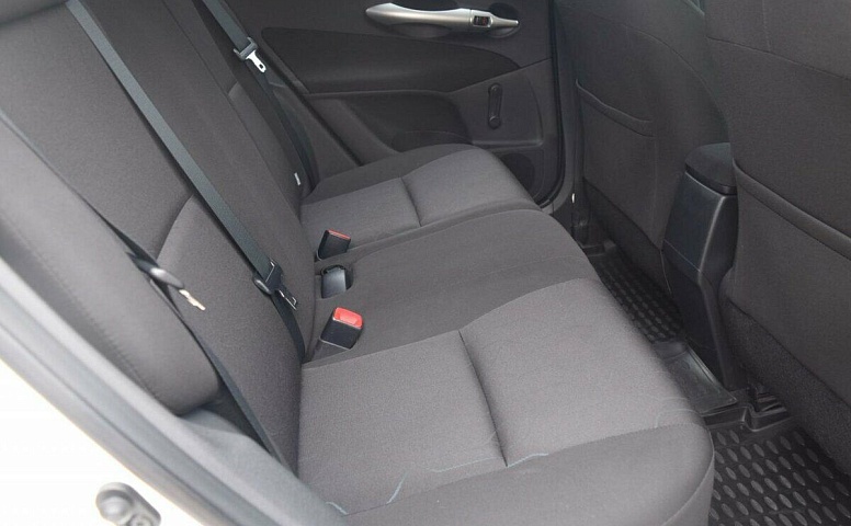 Toyota auris i рестайлинг