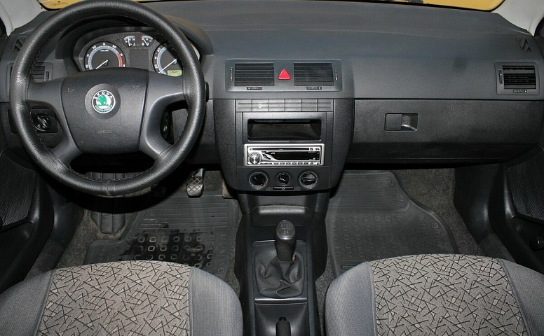 Skoda FABIA 1.2 MT (64 л.с.)