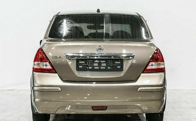 Nissan tiida