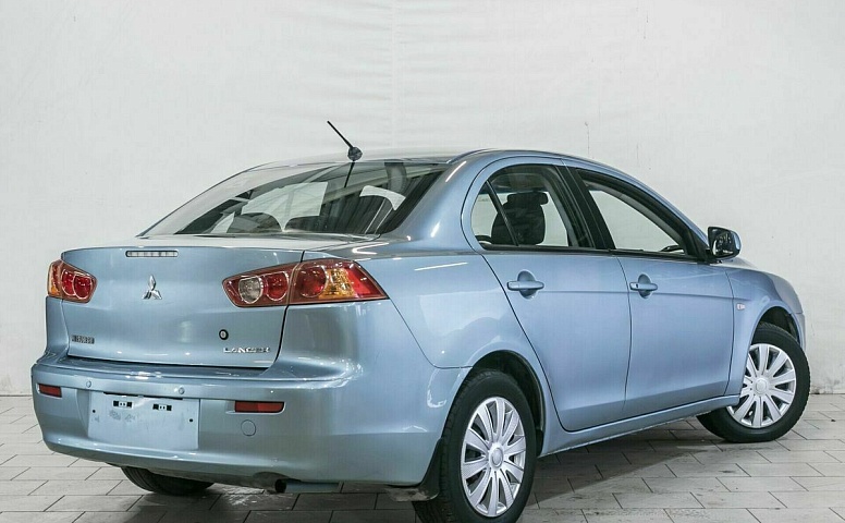 Mitsubishi lancer