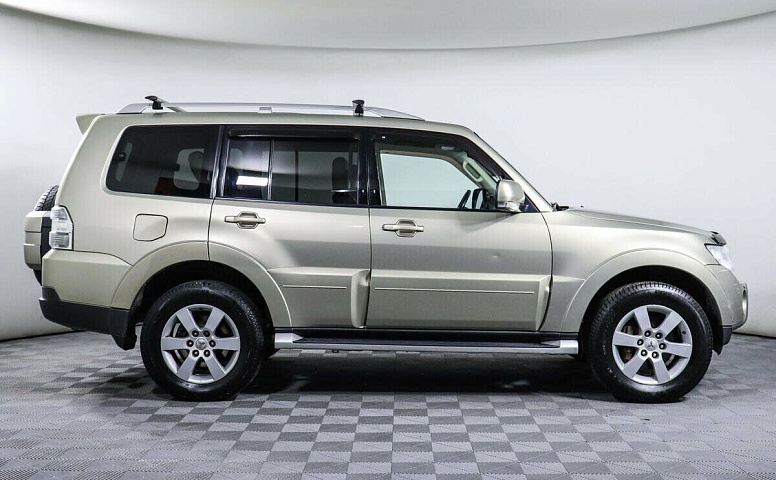 Mitsubishi Pajero IV