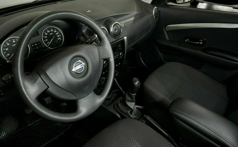 Nissan almera