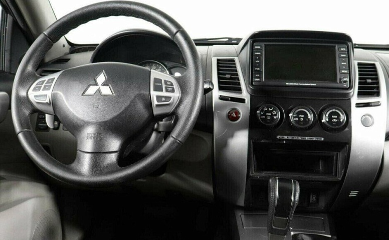 Mitsubishi Pajero Sport 2.5 Автомат
