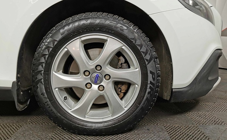 Volvo V40 1.6 D2 Powershift (114 л.с.) Белый