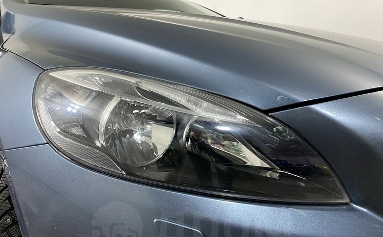 Volvo V40, 2 поколение
