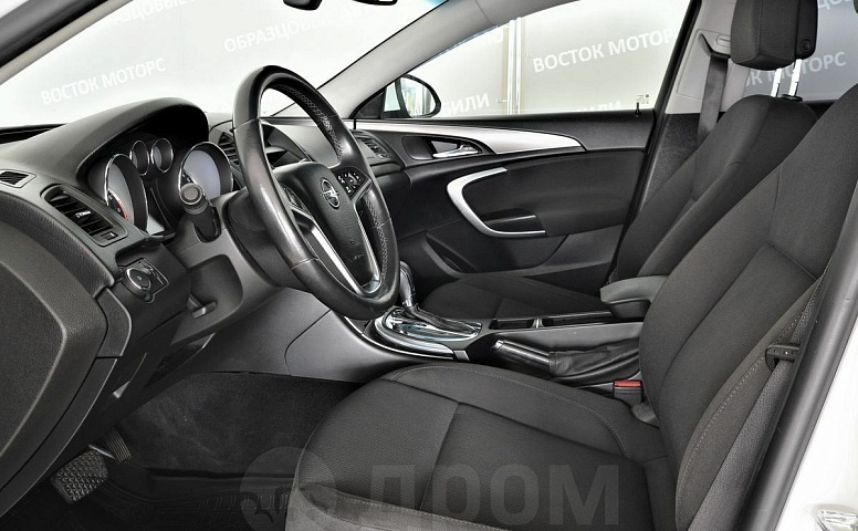 Opel Insignia, 1 поколение