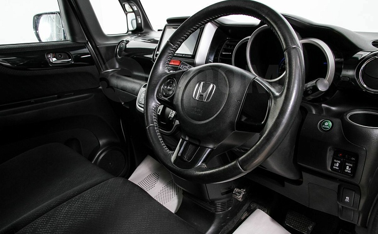 Honda N-BOX, 1 поколение