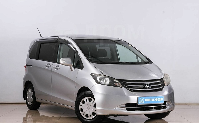 Honda Freed, 1 поколение