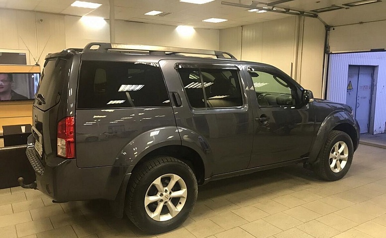 Nissan Pathfinder III