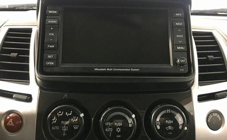 Mitsubishi pajero sport ii