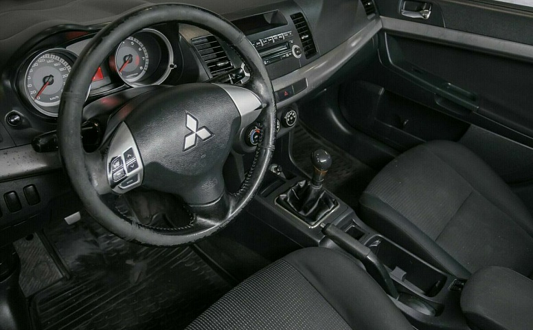 Mitsubishi lancer