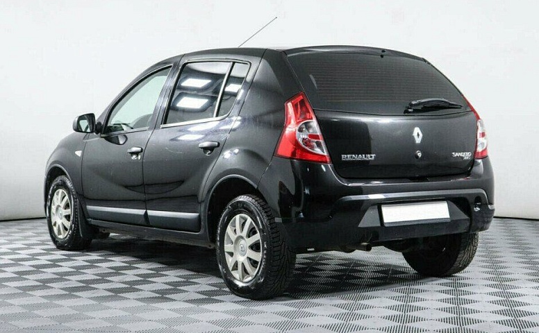Renault Sandero 1.6 Автомат