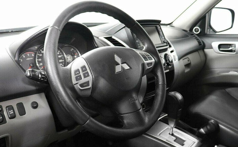 Mitsubishi Pajero Sport 2.5 Автомат