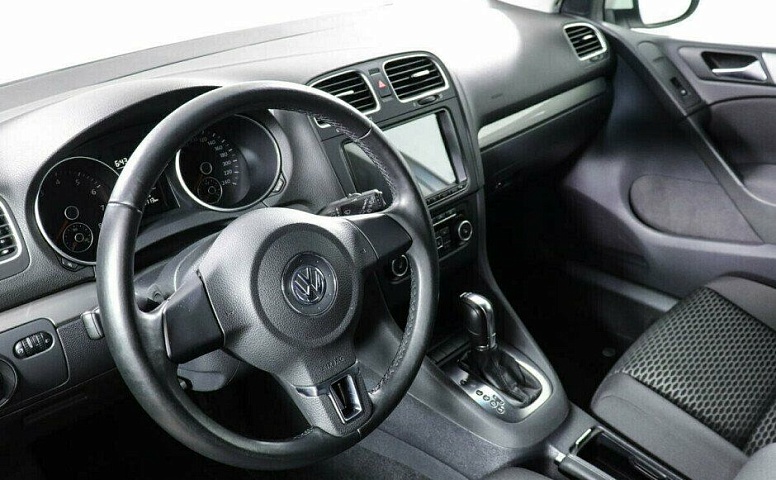 Volkswagen Golf 1.2 Робот