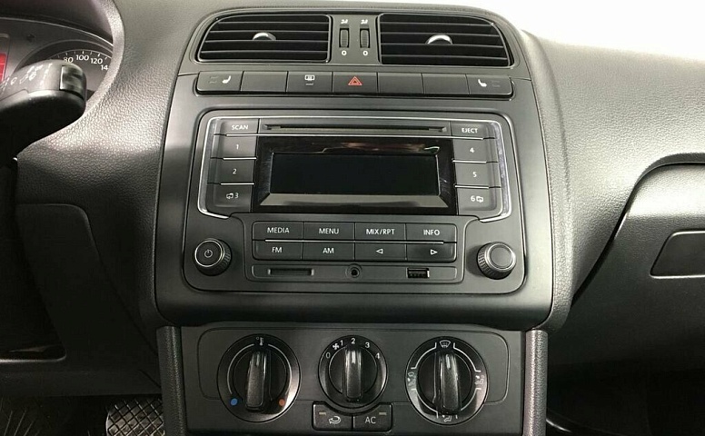 Volkswagen polo v
