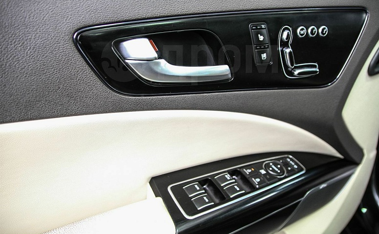 Kia Quoris, 1 поколение