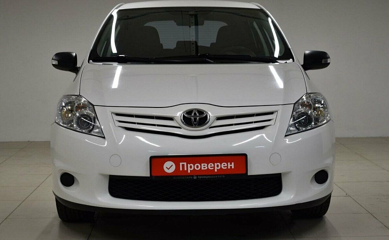 Toyota auris i рестайлинг