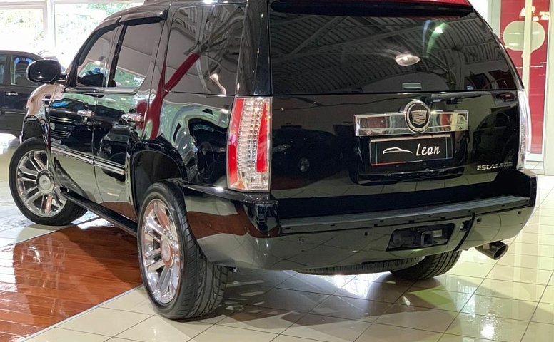 Cadillac Escalade III