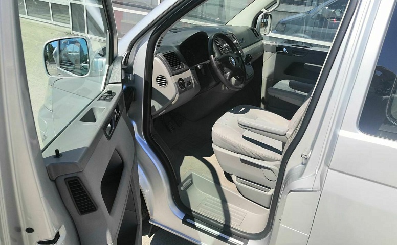 Volkswagen Multivan 2.5d MT (131 л.с.)