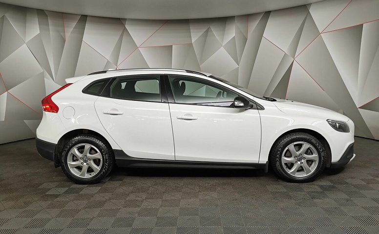 Volvo V40 1.6 D2 Powershift (114 л.с.) Белый