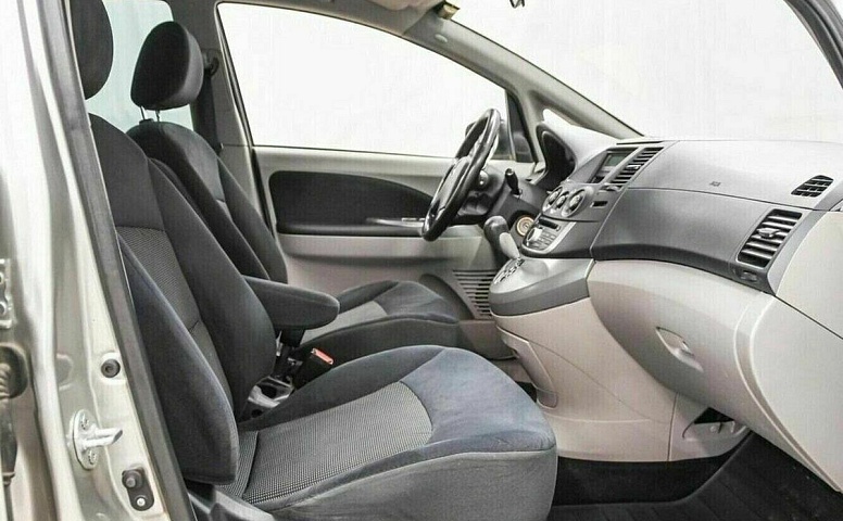 Mitsubishi grandis
