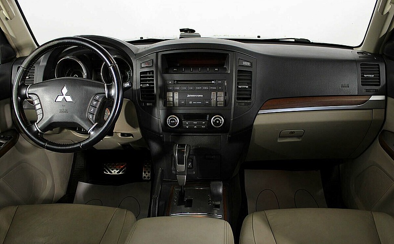 Mitsubishi Pajero IV