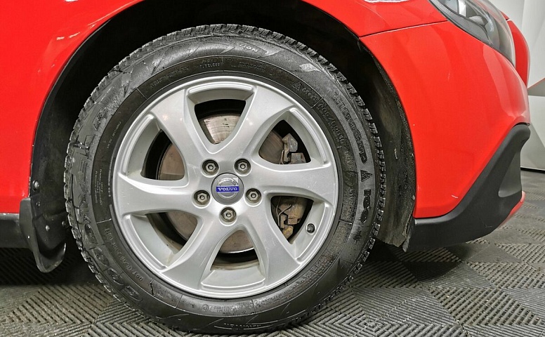 Volvo V40 1.6 D2 Powershift (114 л.с.) Красный