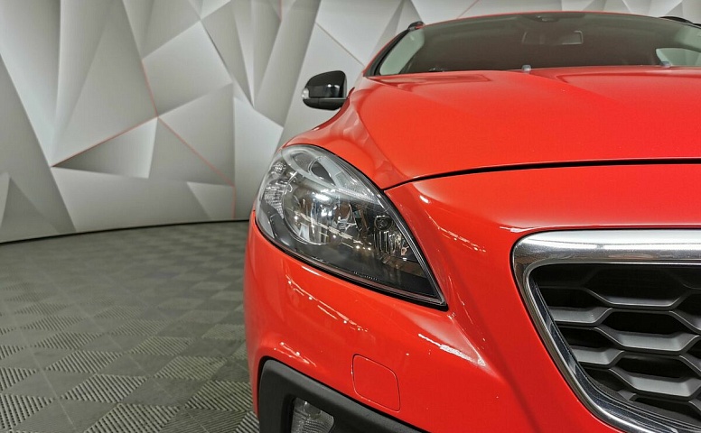 Volvo V40 1.6 D2 Powershift (114 л.с.) Красный