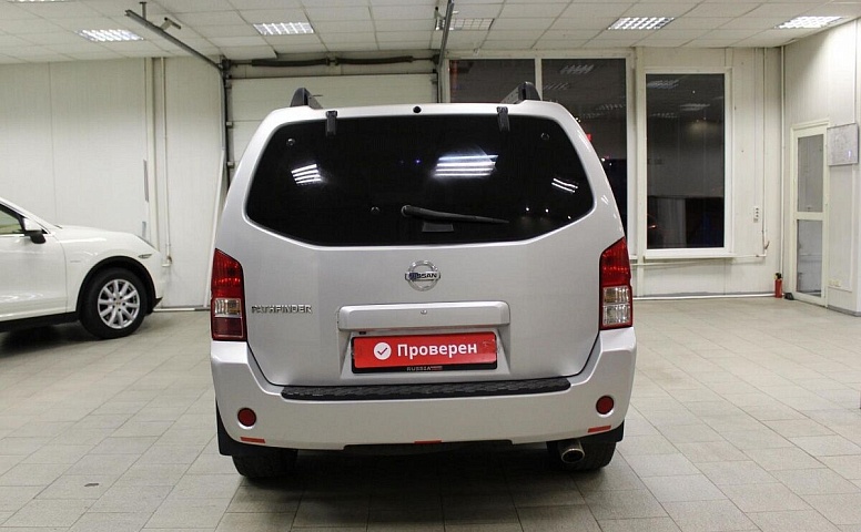 Nissan Pathfinder III