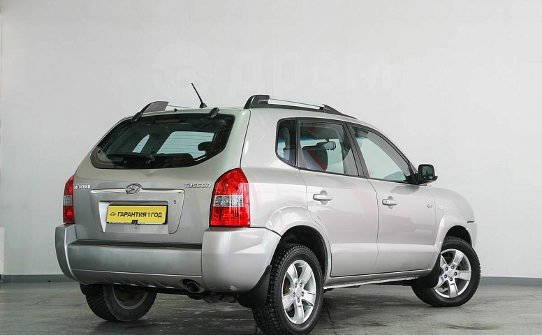 Hyundai Tucson, 1 поколение