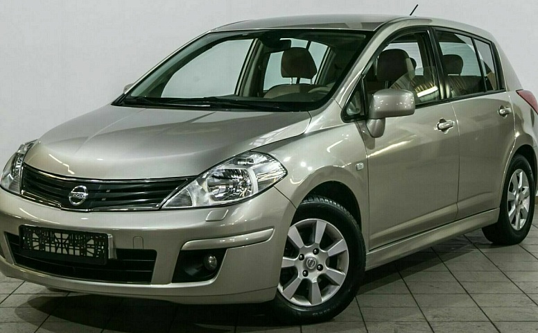 Nissan tiida